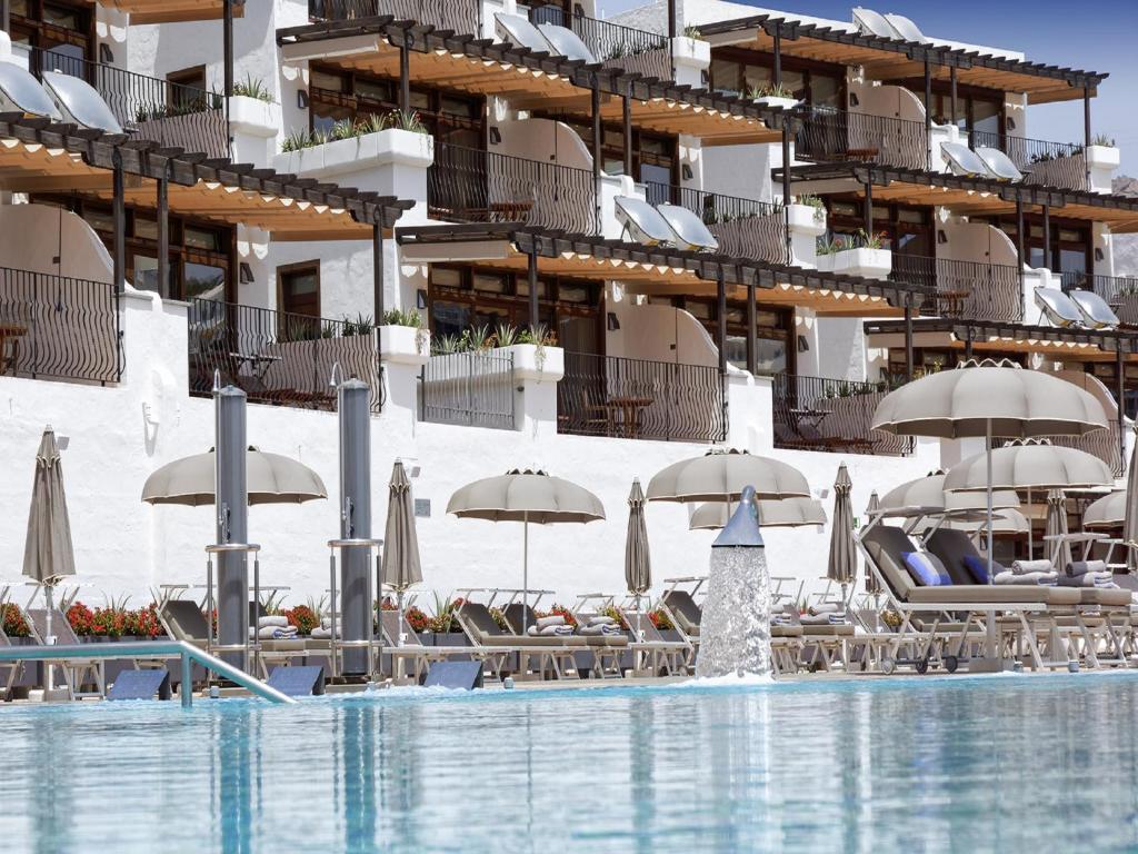 Bazén v ubytování Idyll Suites - Adults Only nebo v jeho okolí