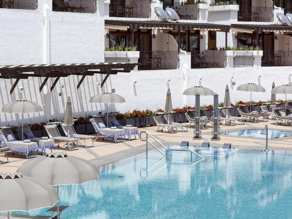 Bazén v ubytování Idyll Suites - Adults Only nebo v jeho okolí