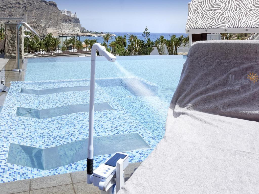 Bazén v ubytování Idyll Suites - Adults Only nebo v jeho okolí