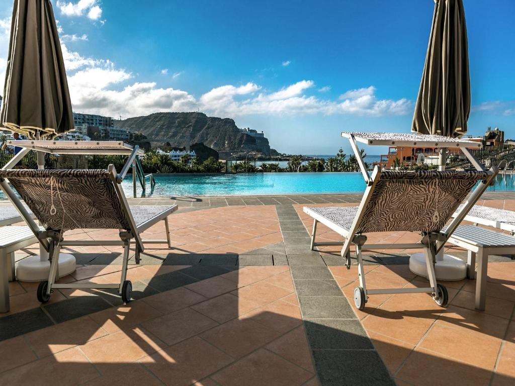 Bazén v ubytování Idyll Suites - Adults Only nebo v jeho okolí