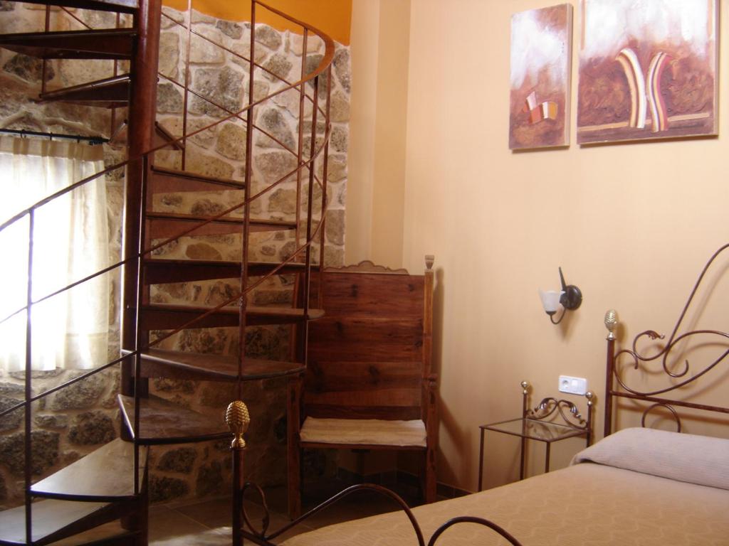 Postel nebo postele na pokoji v ubytování Hostal Casa Laure y Mª Jose
