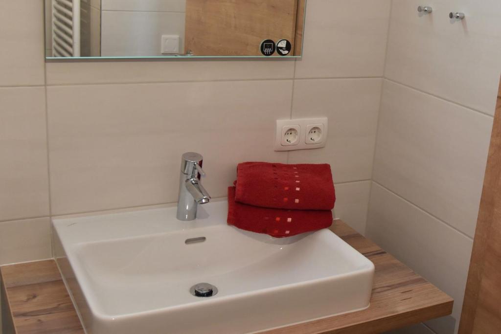 Sunseitn Apartments - 8