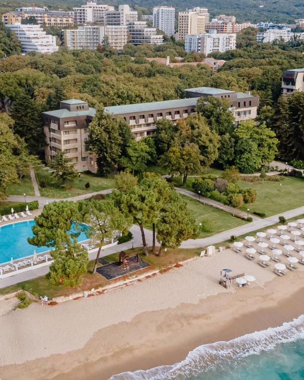 HVD Lotos Hotel - All Inclusive à-la-carte, Private Beach & Free Parking