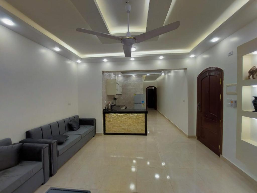 a living room with a couch and a ceiling fan at الاقصر in Luxor