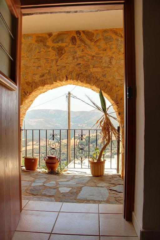 an archway in a building with a view of a mountain at Rogdia Mountain View Apartment in Rogdhiá