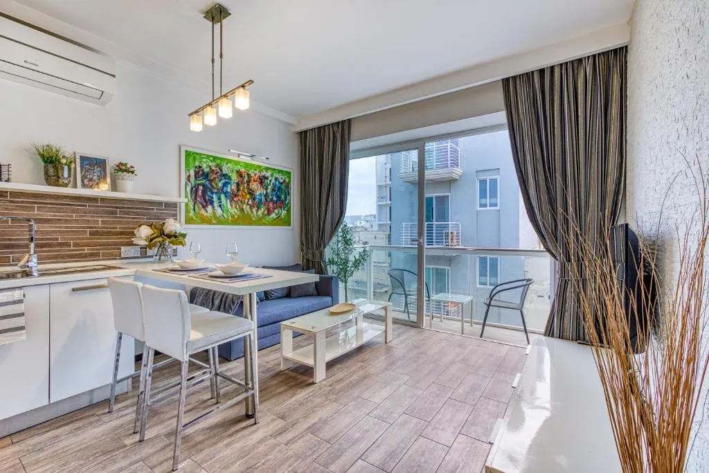 St Julians Studio 302 Near Beach and Paceville