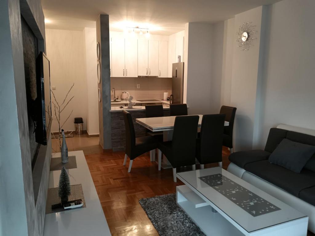 a living room with a couch and a table at Apartman Vuk in Ćuprija