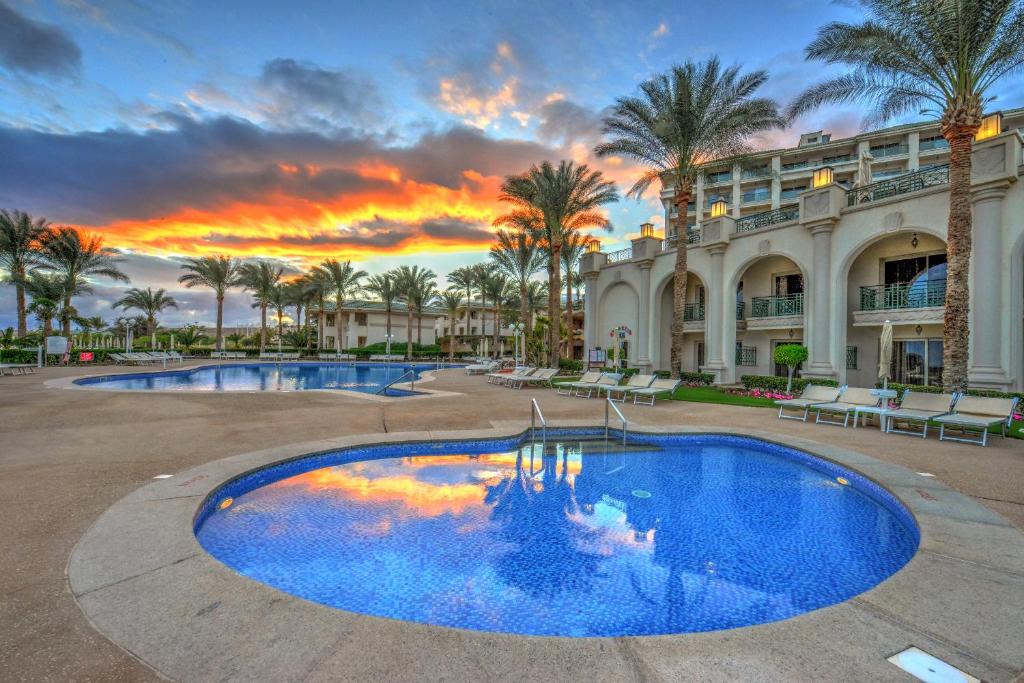 Bazén v ubytování Stella Di Mare Beach Hotel & Spa nebo v jeho okolí