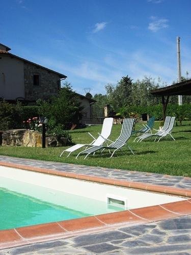 Bazén v ubytovaní Agriturismo Villani Poderi Nesti & Cupoli alebo v jeho blízkosti
