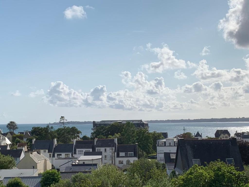a view of a city with houses and the water at Maison Ville - Plage - Concarneau in Concarneau