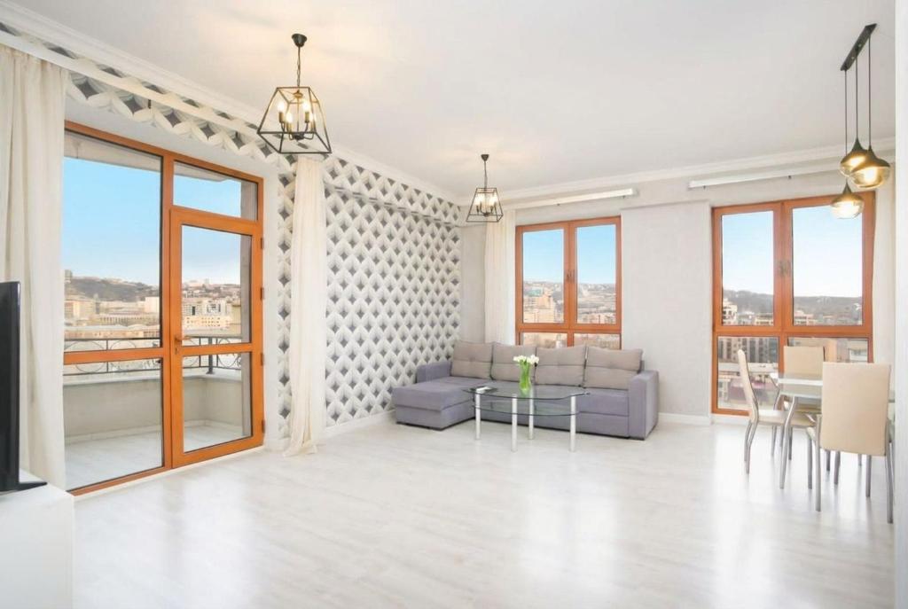 Super Central Apartments! New Building! Mashtots 33-1, Main Street! در ایروان