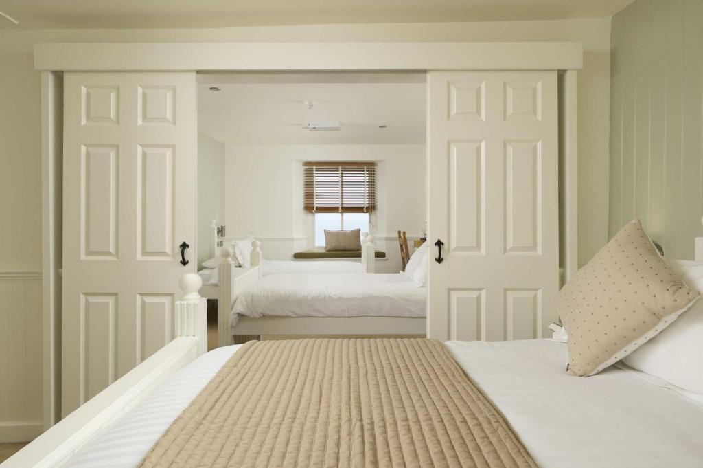 The Cricket Inn - 