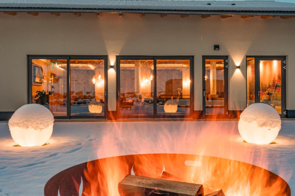 a fire pit in the middle of a house at Resort Hotel Bodenmais in Bodenmais