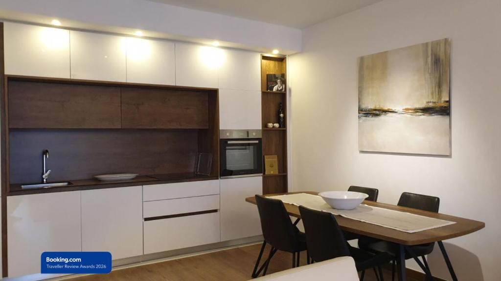 Kuchyň nebo kuchyňský kout v ubytování Dielli Apartment