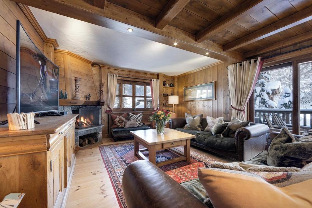 Nepenthe - beautiful ski-in ski-out 3 bed in exclusive location in Val d'Isere