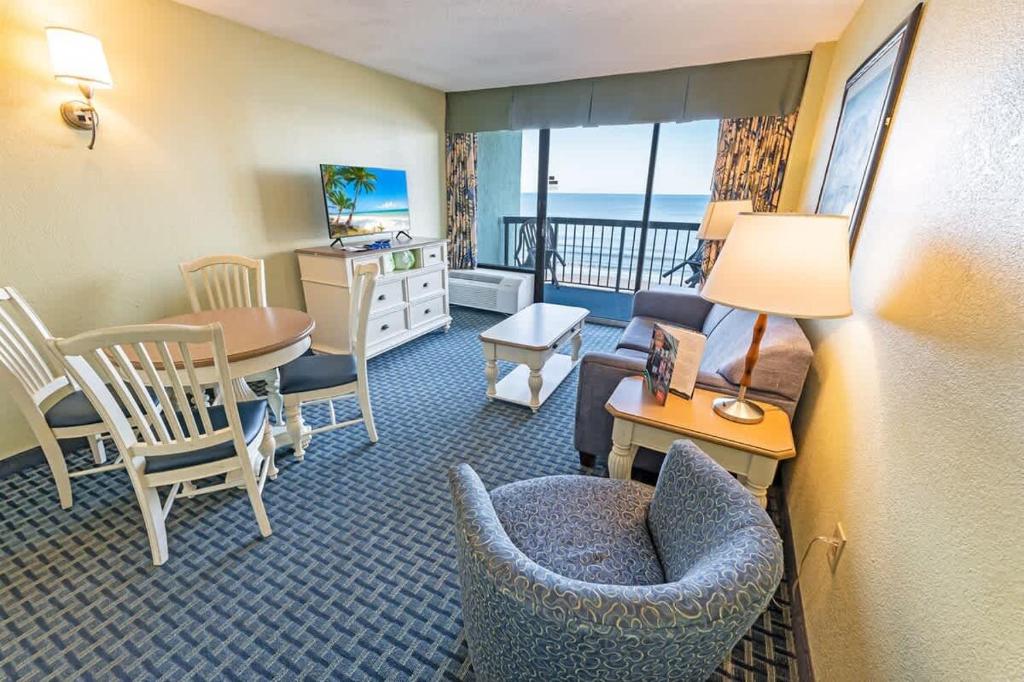 Direct Oceanfront, Newly Remodeled & Heated Pools!, Myrtle Beach, SC