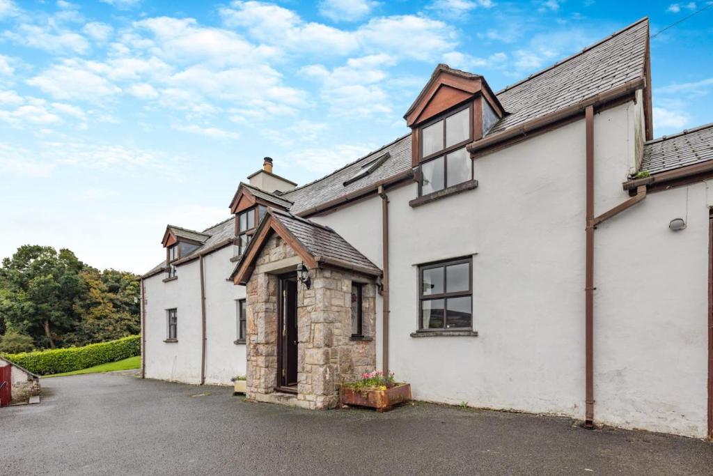 a white house with a driveway in front of it at 3 Bed in Denbigh oc-waf147 in Gwaynynog