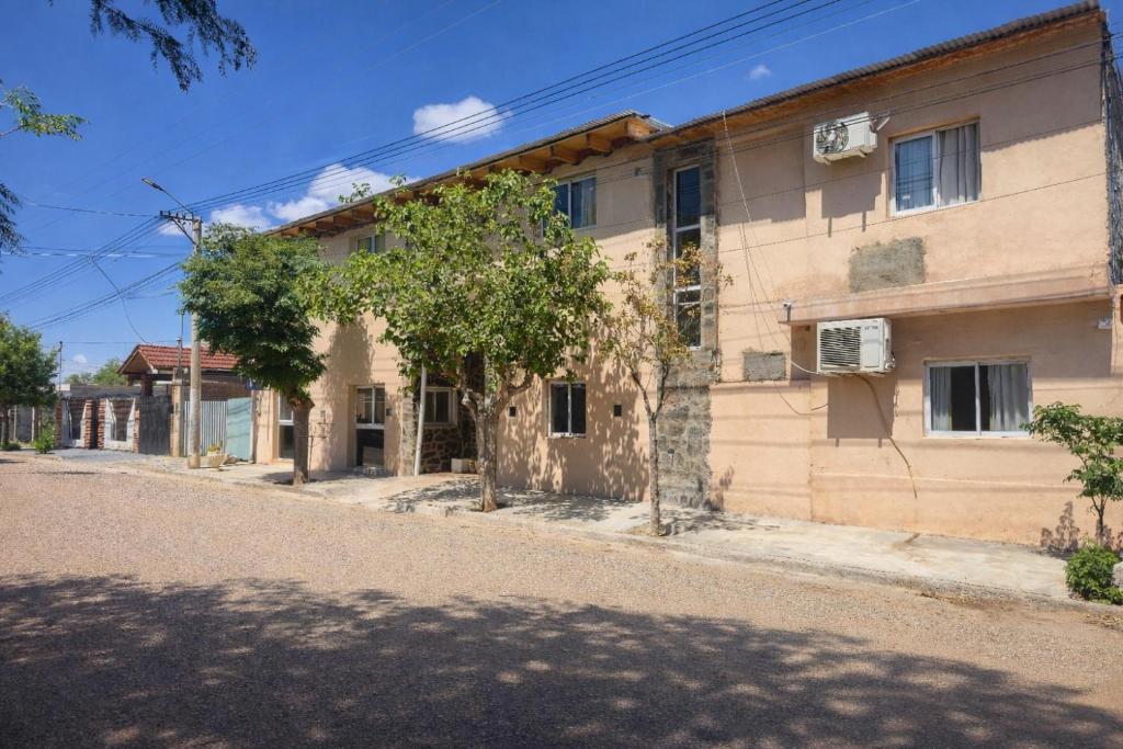 a building on the side of a street at Hotel Sante in Tinogasta