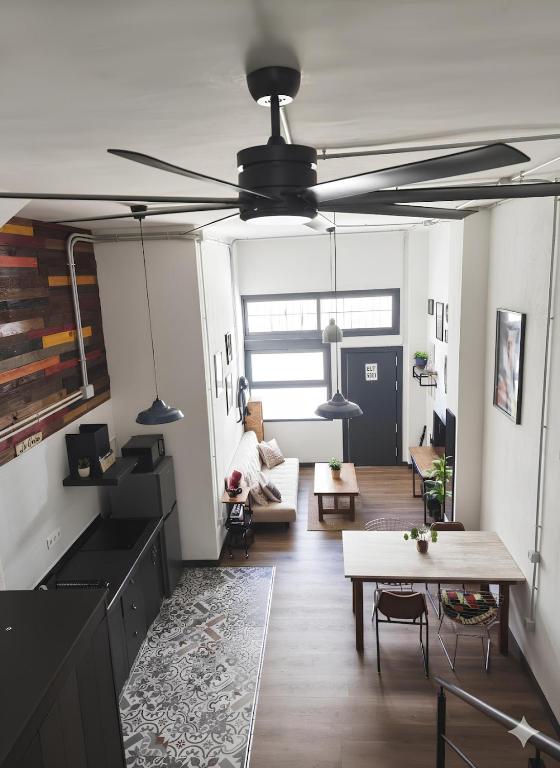 Loft cerca de tren, metro, playa y casco histórico