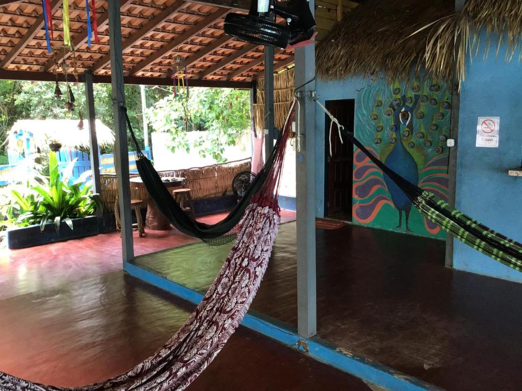 a room with a hammock in a house at REDÁRIO Botos de Alter in Alter do Chao