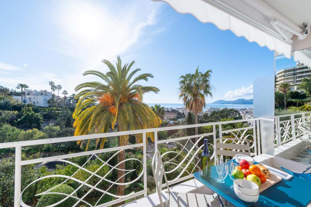 2-Br Sea-View Apartment Residence with Swimming Pool Cannes
