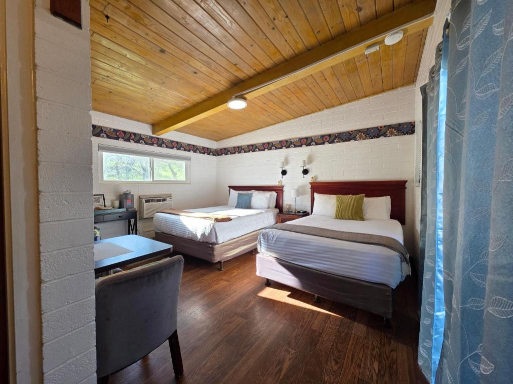 Sierra Lodge Three Rivers - 
