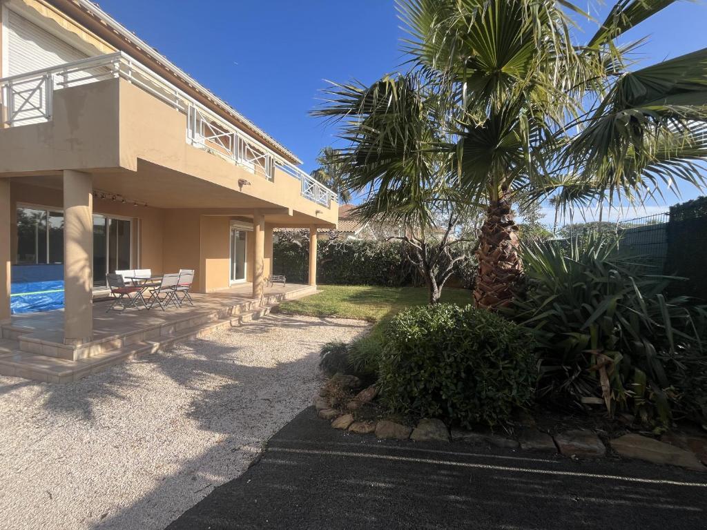 Rez de chaussee de maison, direct plage, grand T4