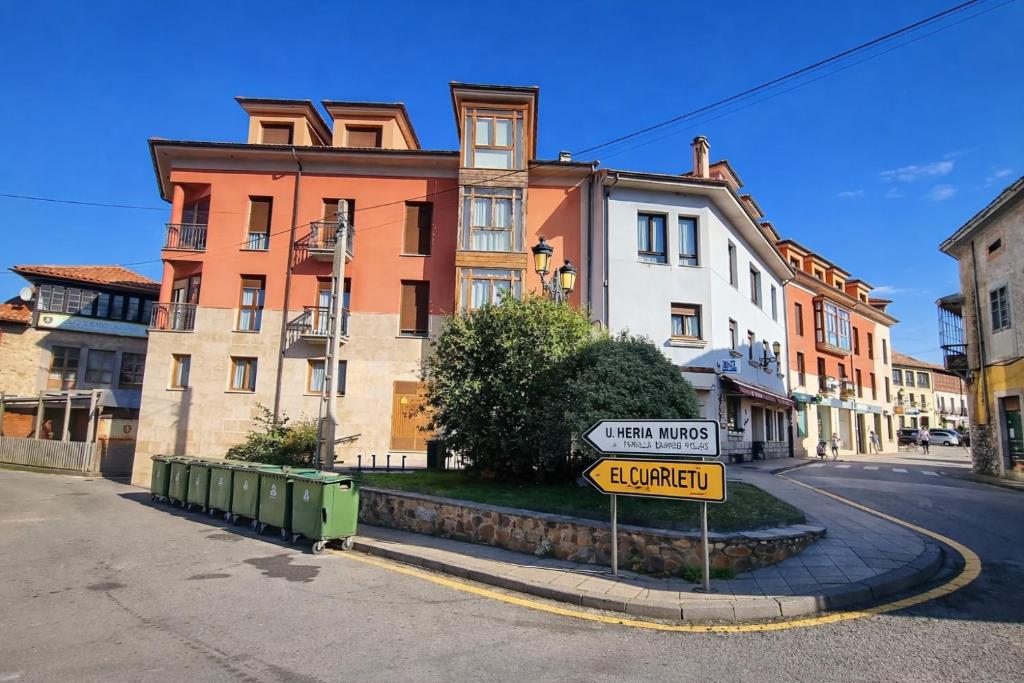 a street sign in front of a large building at Apto Marita – Nueva de Llanes cerca de la Playa in Nueva de Llanes