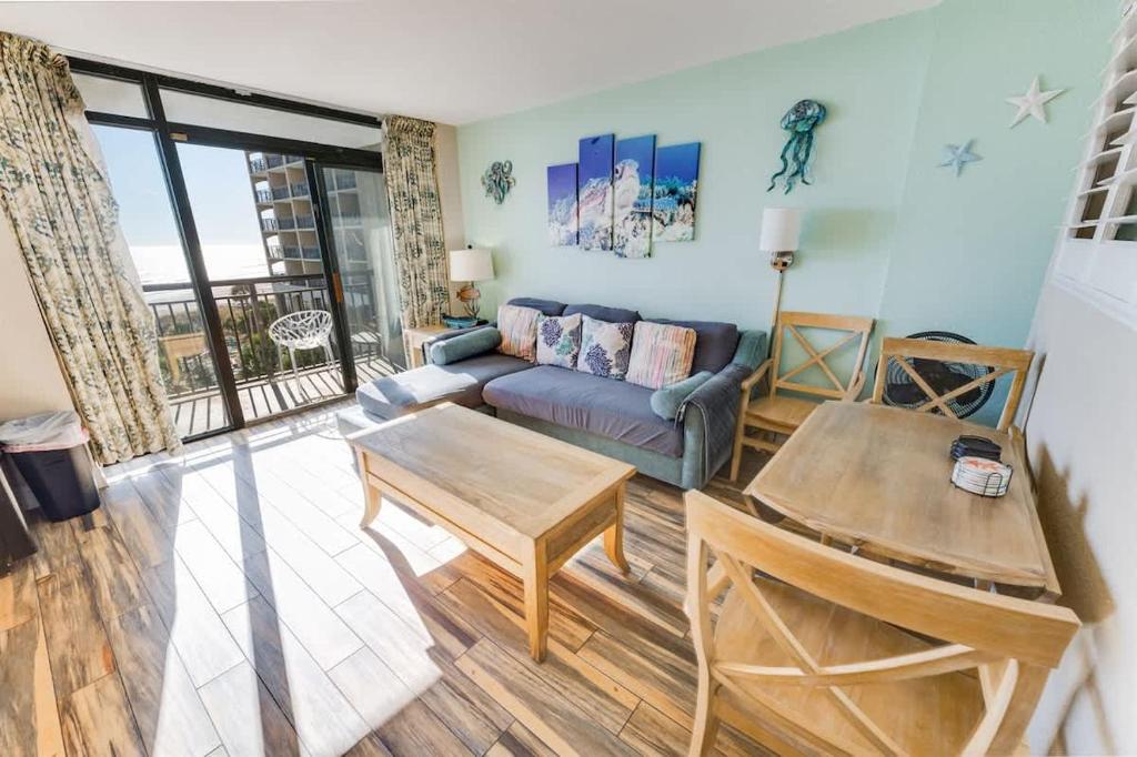 1BR Beautiful Beach Cove w Private Balcony, Pools, Myrtle Beach, SC