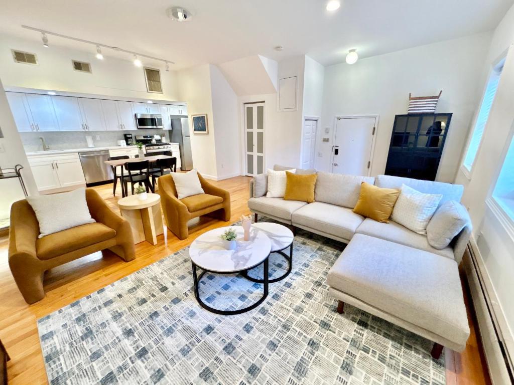 Gallery image of 016 - Spacious&Comfortable 2B2B 20 Min to NYC in Hoboken