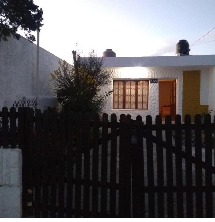 a black fence in front of a white house at Lo de Nilda in Playa Unión