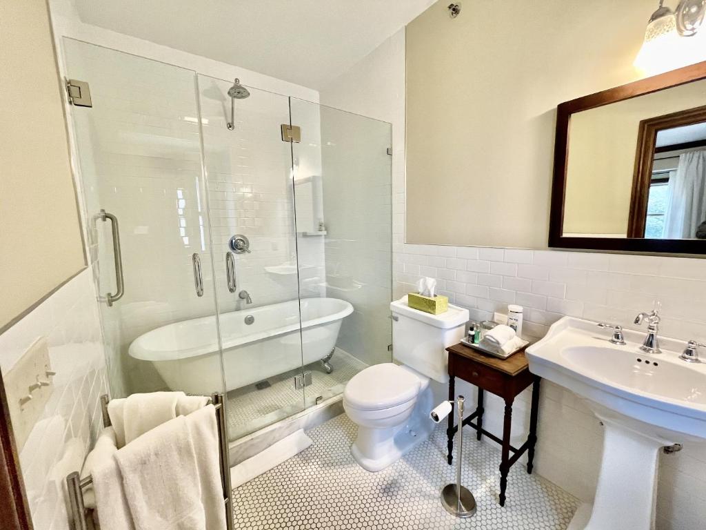 Dartmouth House Inn photo