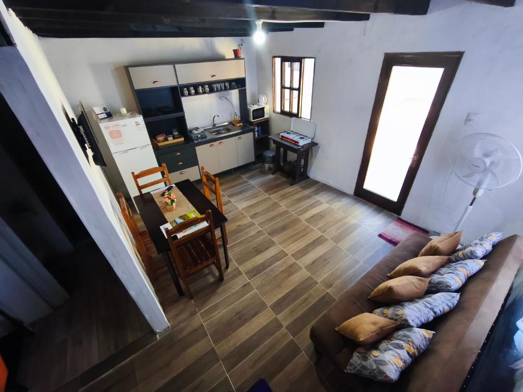 a living room with a couch and a kitchen at Luz del Alba in Durazno
