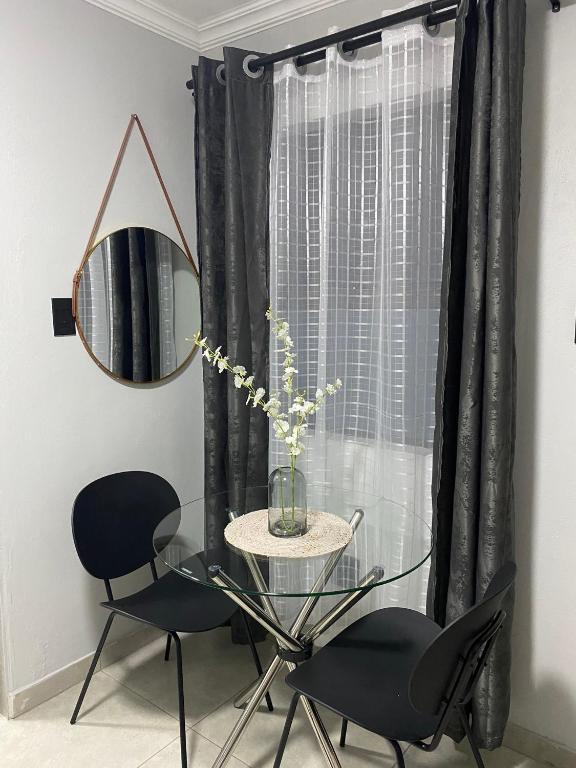 a room with two chairs and a table and a mirror at Black Rose Guesthouse Northam in Northam