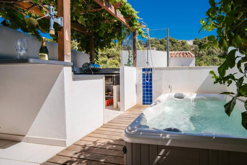 House with jacuzzi and sauna