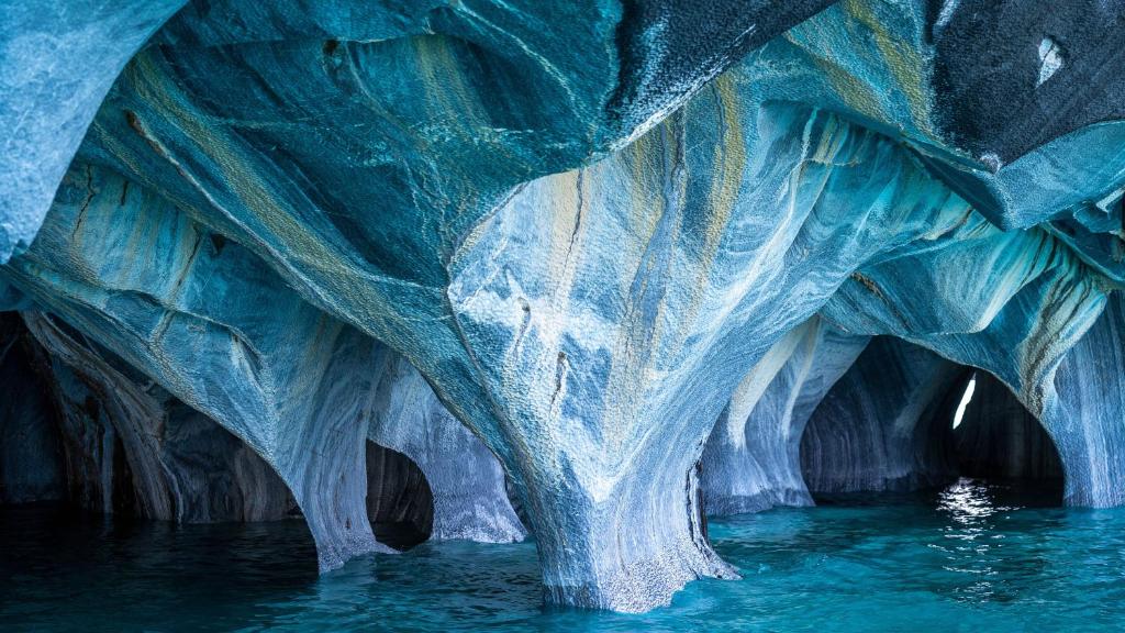 an ice cave with water inside of it at casa do lago in Alfredo Wagner