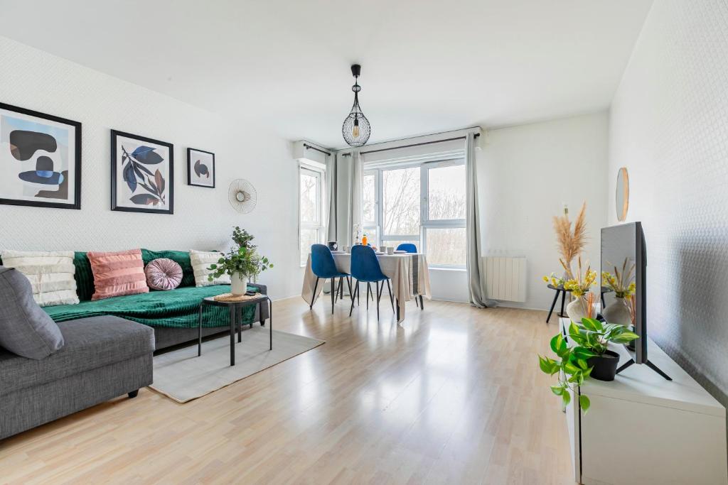 a living room with a couch and a table at Cosy Home proche RER in Noisy-le-Grand