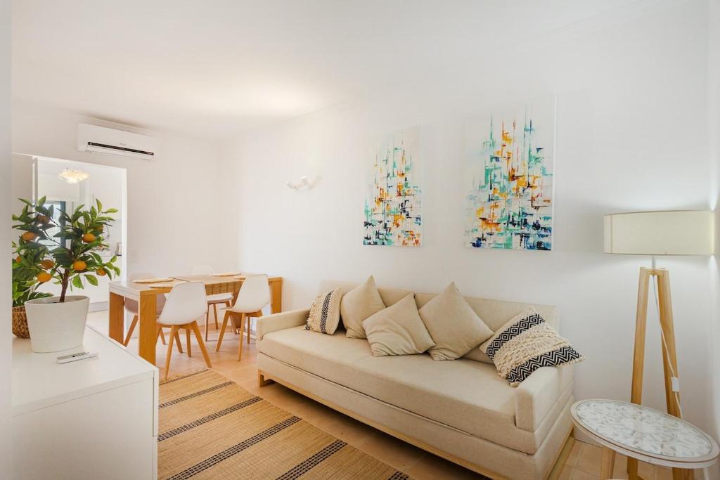 Salgados Retreat -Steps from the Beach by Homesbyfc