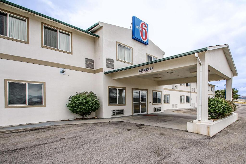 a hotel exterior with a gas station at Motel 6-Nephi, UT in Nephi
