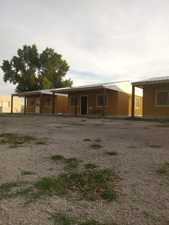 an empty parking lot in front of two buildings at Vientos de Olavarria -Alquiler temporal in Olavarría