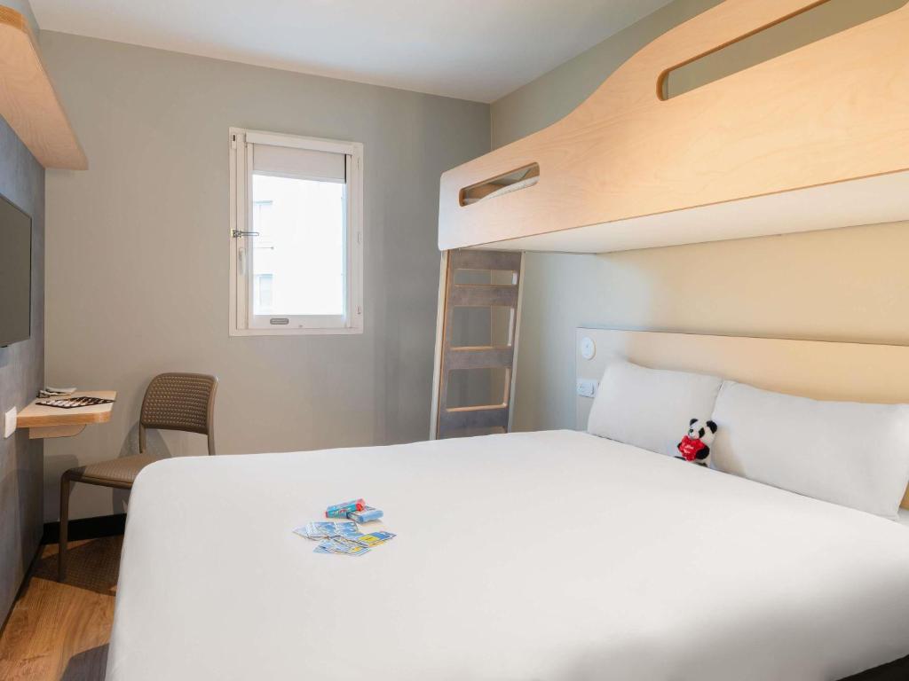 ibis budget Marne la Vallée Val d'Europe - Kamer Met 1 Queensize Bed En 1 Stapelbed