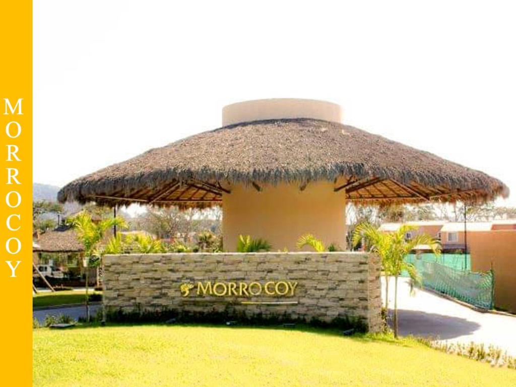a small building with a straw roof at Casa en Ixtapa 3 recamaras con alberca in Ixtapa