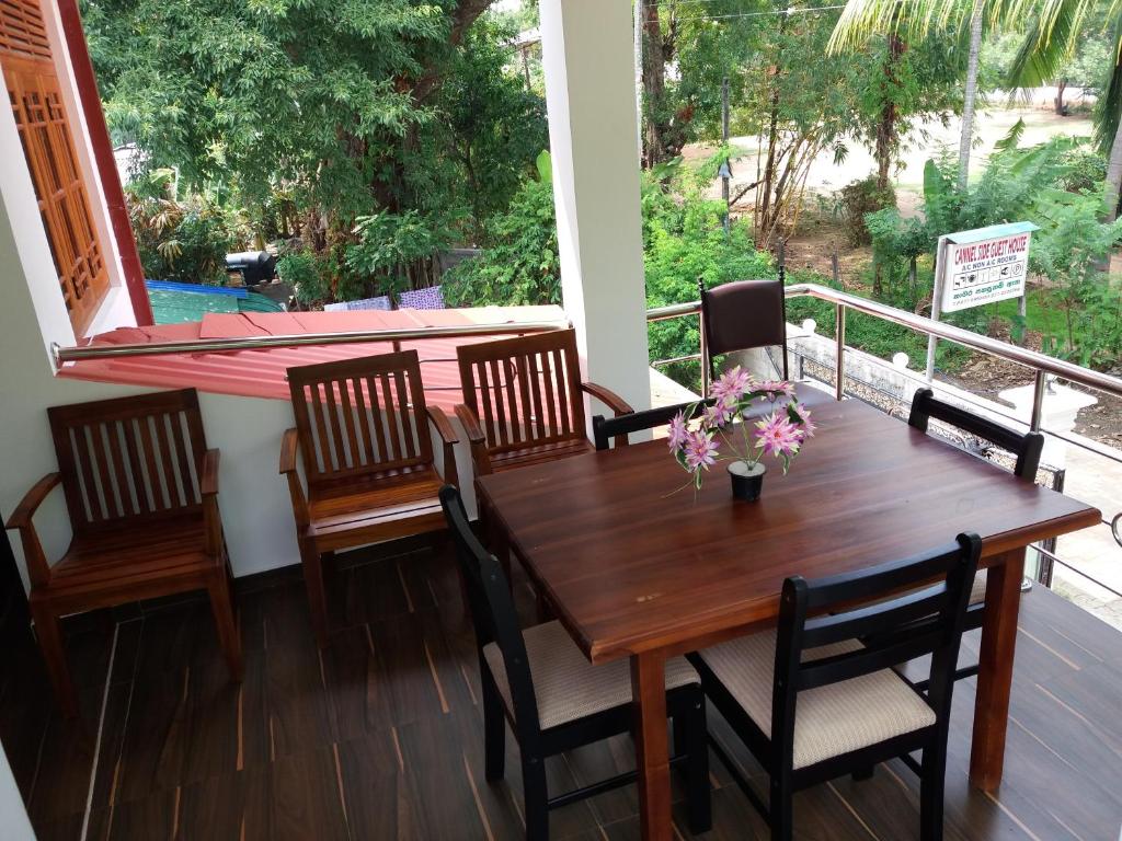 Zahrada ubytování Canal Side Guest House Polonnaruwa