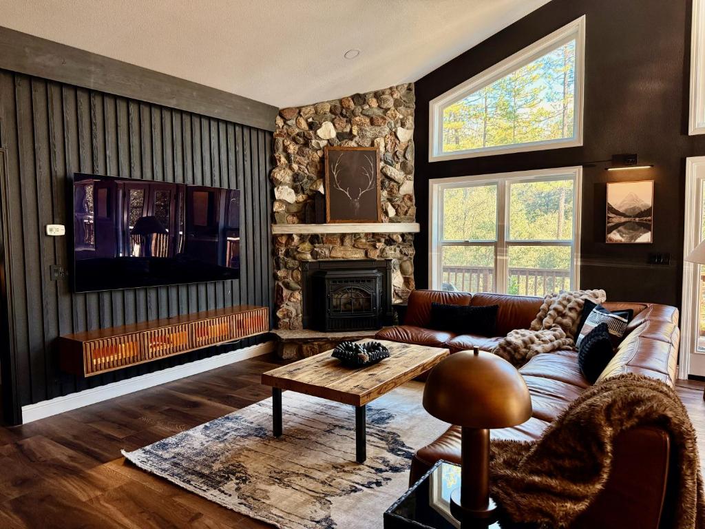 a living room with a couch and a fireplace at Elegant Blackwood Grove by Casa Oso in Mariposa