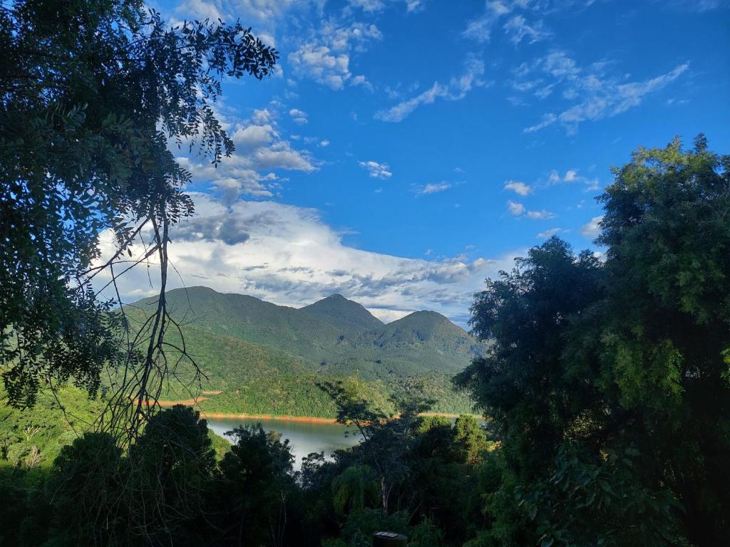 Refúgio exclusivo hidro com vista represa