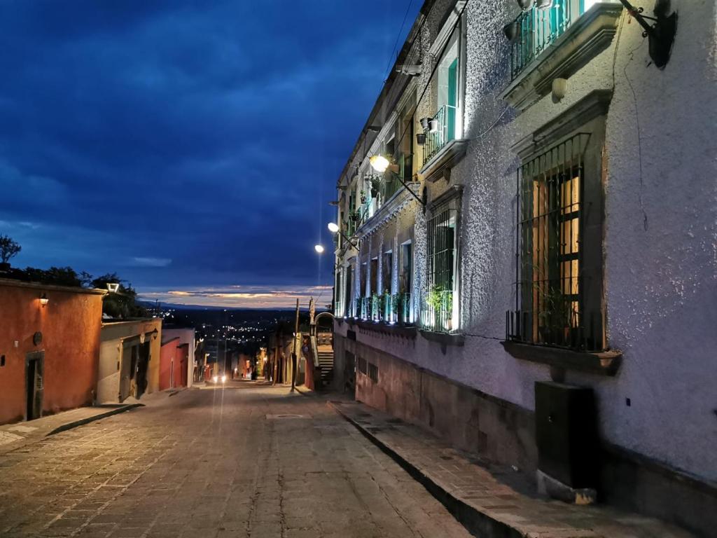 an empty street in an alley at night at Suite vista hermosa in San Miguel de Allende
