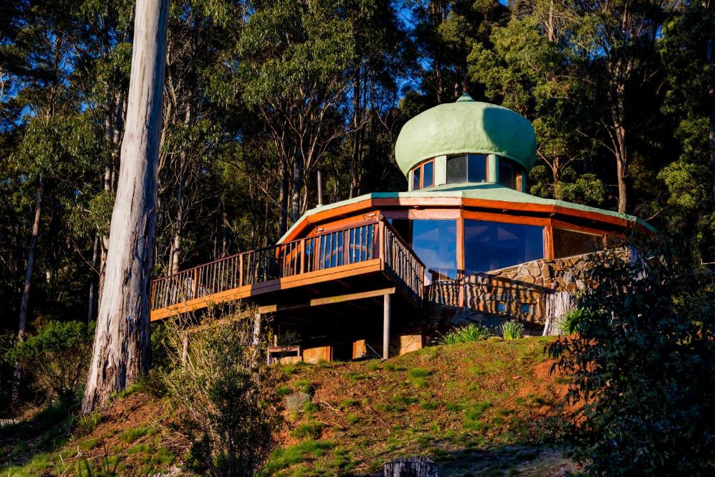 a house with a green dome on top of a hill at The Roundhouse in Jackeys Marsh