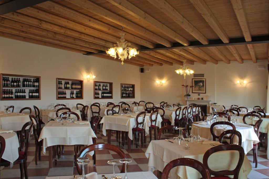 Restaurace v ubytování Locanda Al Ponte de Fero