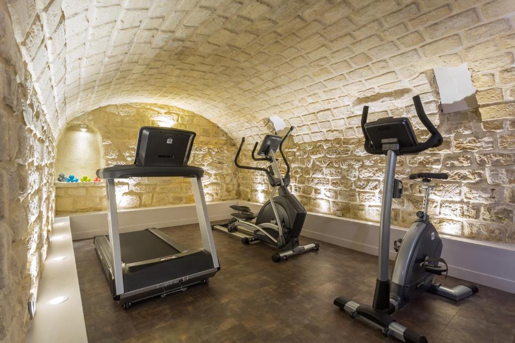 a gym with two exercise bikes in a brick wall at Jardin de Villiers in Paris