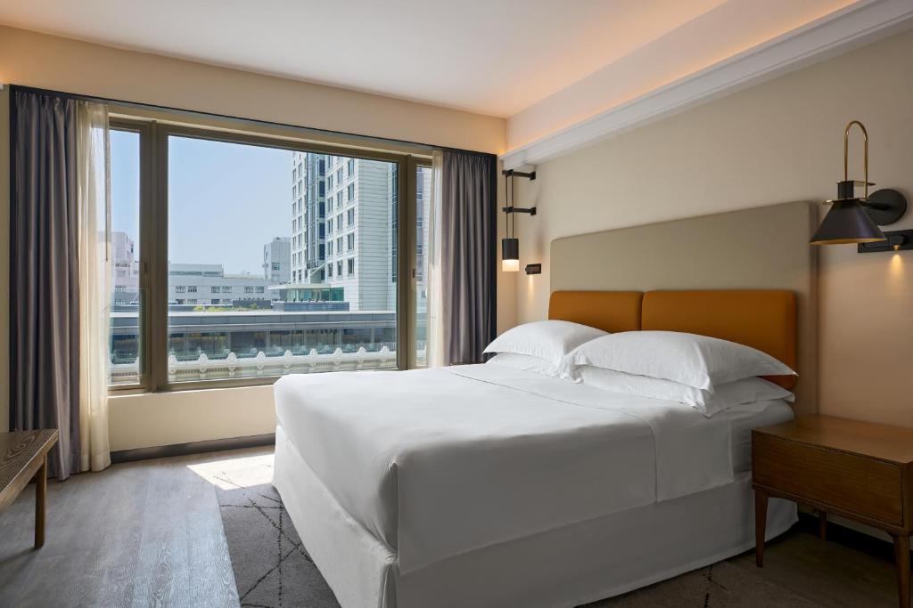 Sheraton Hong Kong Hotel & Towers